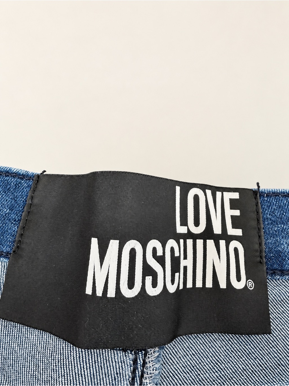 Love Moschino โค๏ธ Rhinestone Heart Cropped Straight Leg Jeans SZ 26 Y2K Style - Picture 5 of 8